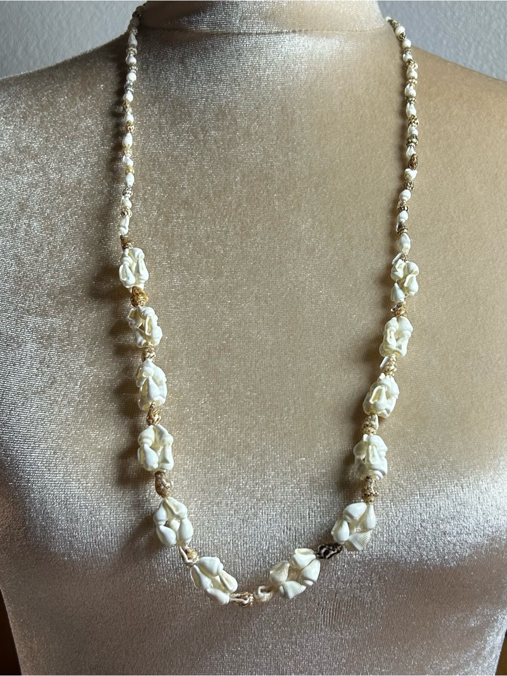 White Shell Beaded Necklace - Picture 2 of 8